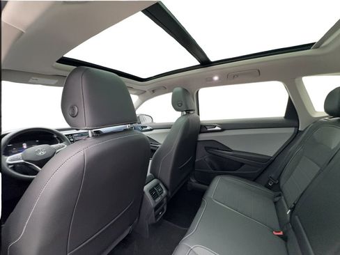 Used 2023 Volkswagen Taos SE w/ Panoramic Sunroof Package FWD image 24