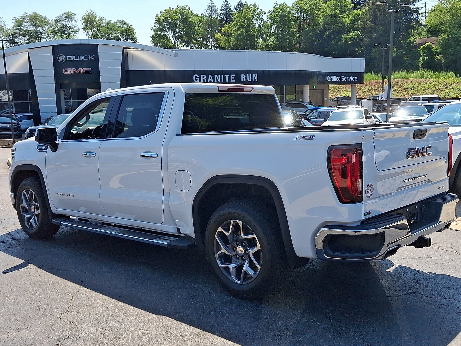 Used 2023 GMC Sierra 1500 SLT w/ SLT Premium Package AWD/4WD image 4