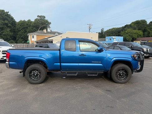 Used 2016 Toyota Tacoma SR5 w/ Towing Package AWD/4WD image 5
