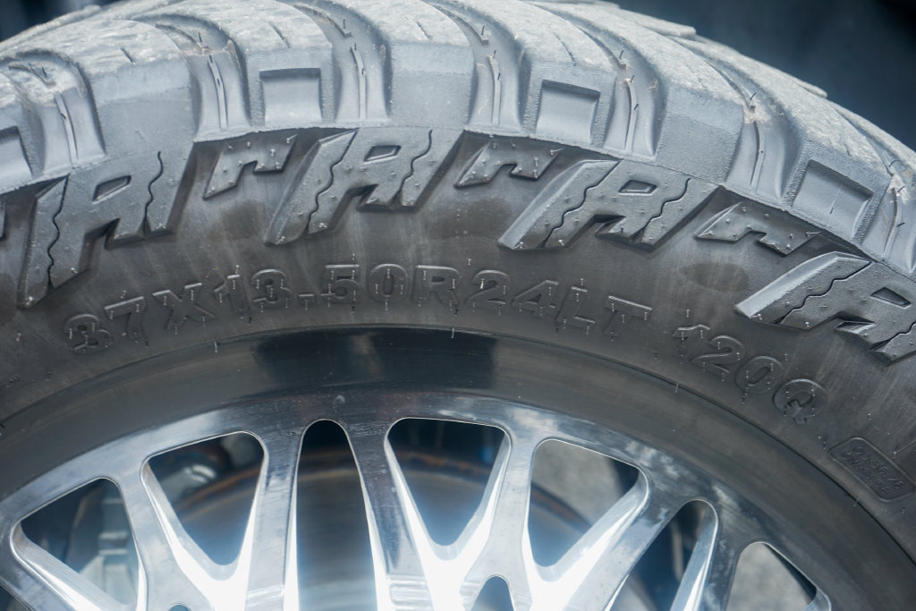Used 2025 Ford F450 Platinum w/ FX4 Off-Road Package AWD/4WD image 48
