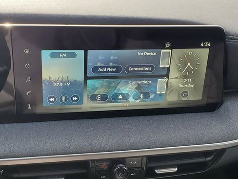 Certified 2025 Nissan Kicks SV image 27