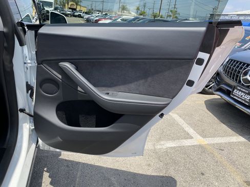 Used 2024 Tesla Model Y Long Range AWD/4WD image 27