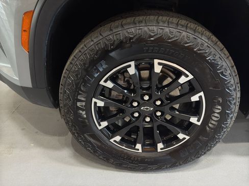 Used 2025 Chevrolet Traverse Z71 AWD/4WD image 9