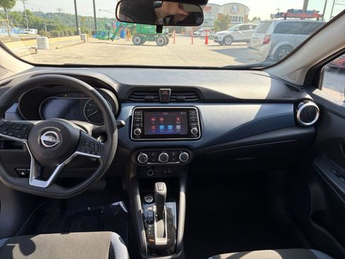 Used 2025 Nissan Versa SV FWD image 31