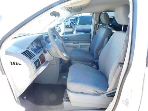 Used 2010 Chrysler Town & Country LX image 10