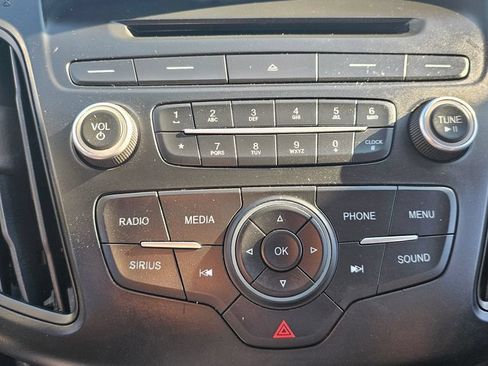Used 2017 Ford Focus SE FWD image 34