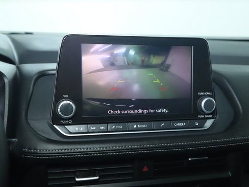 Certified 2025 Nissan Rogue SV image 29