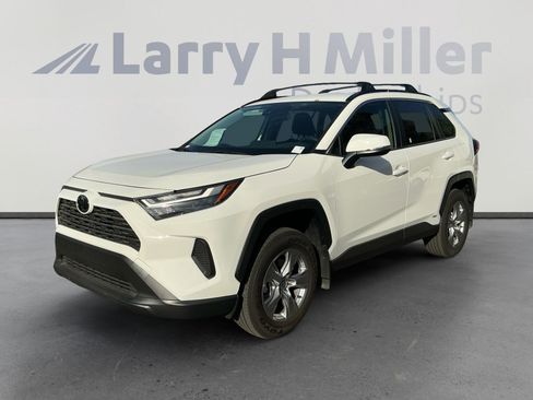 Certified 2025 Toyota RAV4 LE AWD/4WD image 1