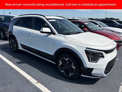 Certified 2023 Kia Niro Wave FWD image 2