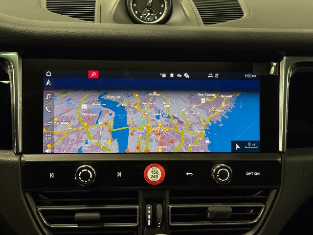 Certified 2026 Porsche Macan AWD/4WD image 18