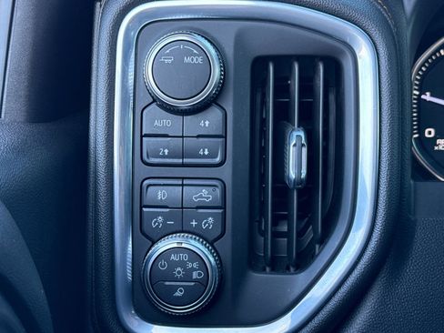 Used 2022 GMC Sierra 3500 AT4 image 28