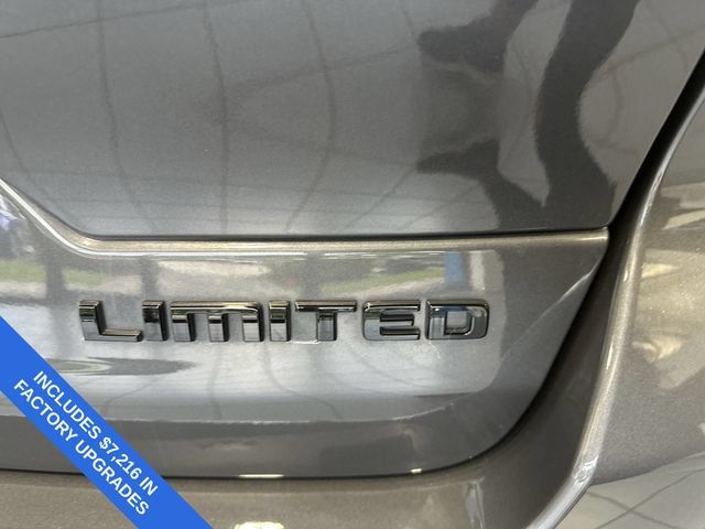 Used 2023 Jeep Grand Cherokee Limited w/ Luxury Tech Group II AWD/4WD image 15