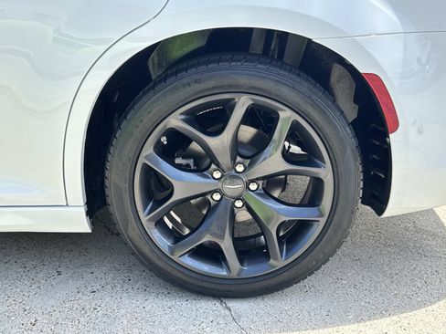 Used 2023 Chrysler 300 Touring L RWD image 4