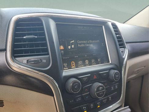 Used 2017 Jeep Grand Cherokee Laredo w/ Quick Order Package 23E image 20