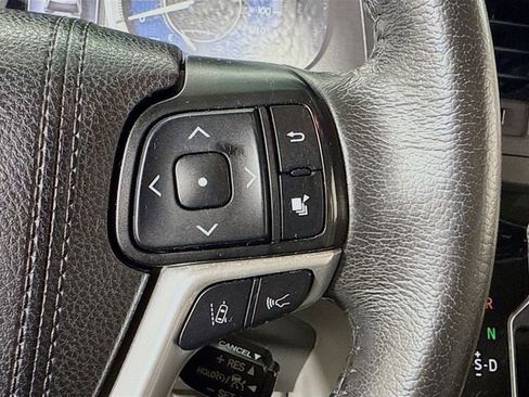Used 2020 Toyota Sienna XLE w/ XLE Navigation Package image 14