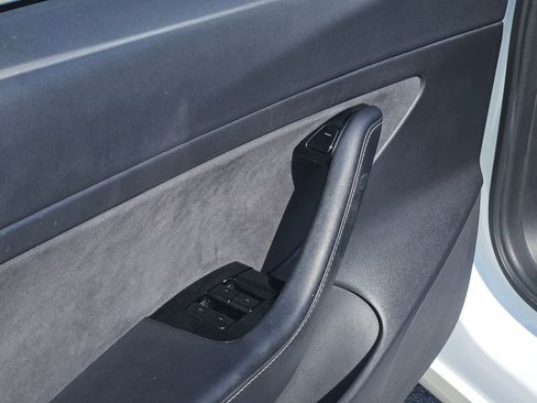 Used 2020 Tesla Model 3 Standard Range Plus image 12