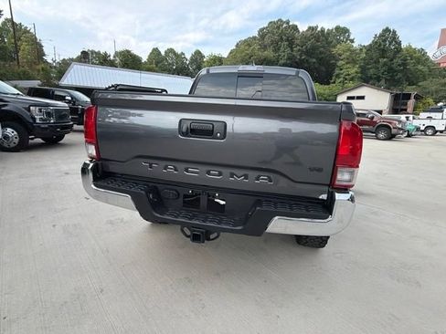 Used 2017 Toyota Tacoma TRD Off-Road w/ Tow Package (A/T) AWD/4WD image 10