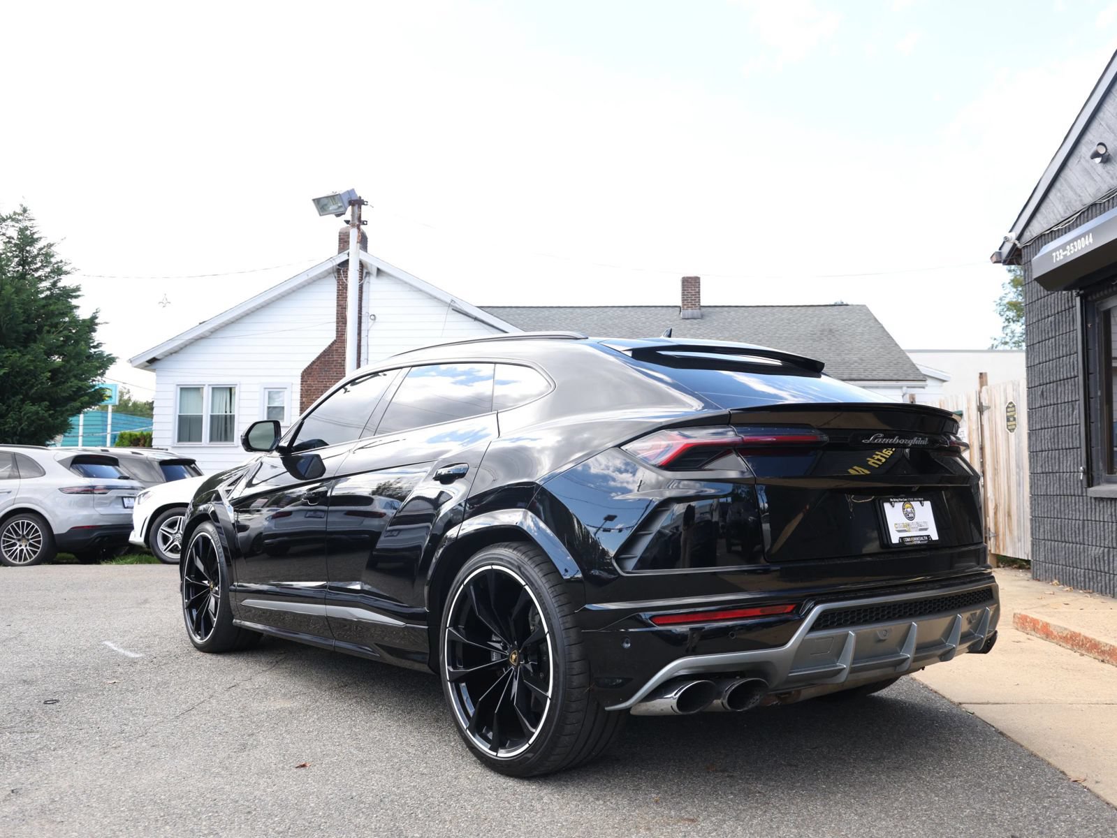 Used 2021 Lamborghini Urus AWD/4WD image 9