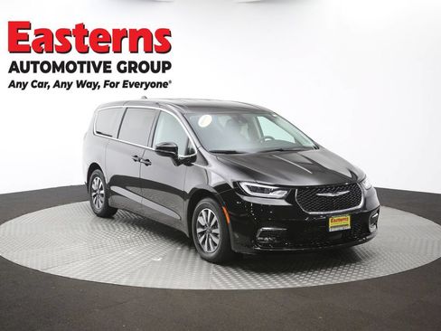 Used 2024 Chrysler Pacifica Limited FWD image 50
