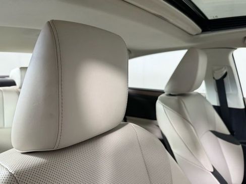 Certified 2025 Lexus ES 300h w/ Premium Package image 36