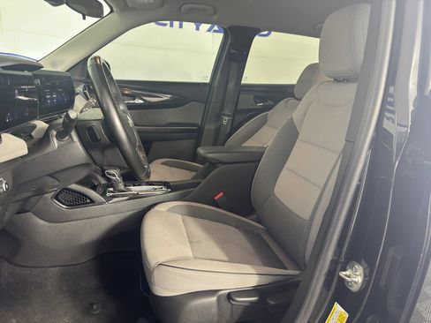 Used 2024 Chevrolet TrailBlazer LT w/ LT Cold Weather Package FWD image 16