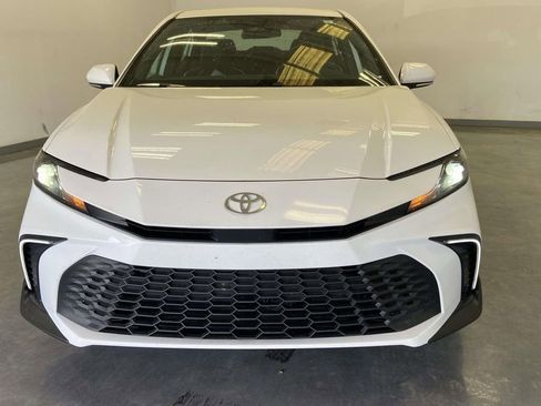 Used 2026 Toyota Camry SE image 8