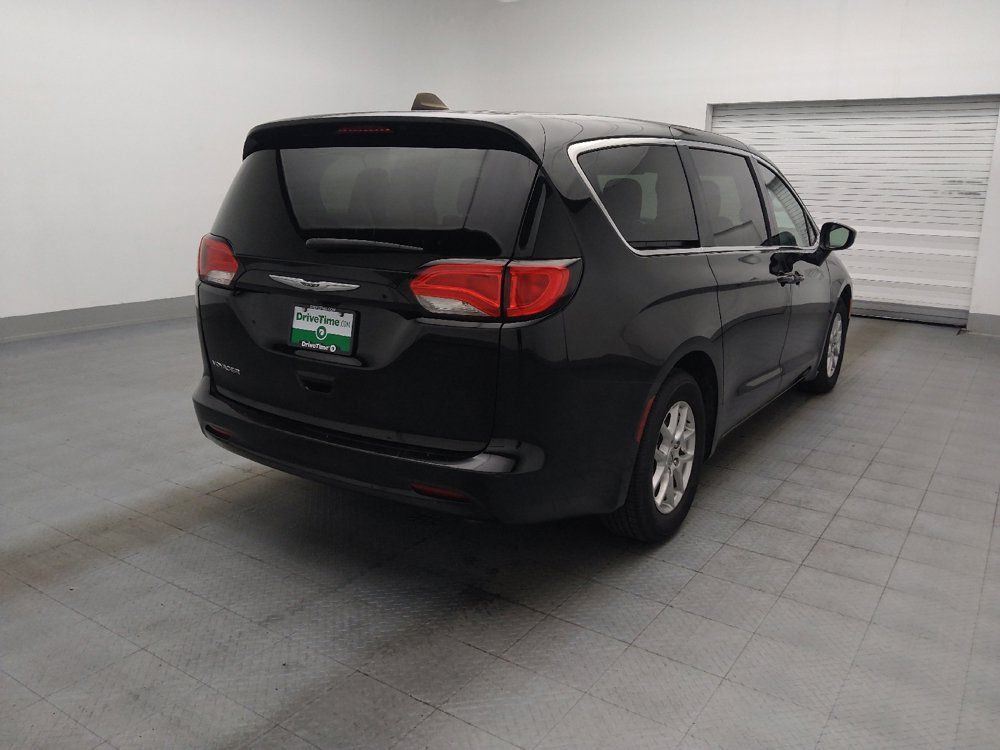 Used 2024 Chrysler Voyager LX FWD image 9