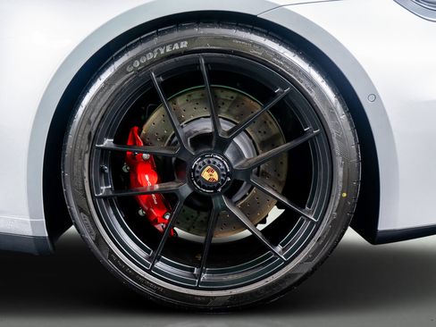 Used 2025 Porsche 911 Carrera 4 GTS image 18