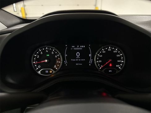 Used 2019 Jeep Renegade Latitude w/ Cold Weather Group image 12