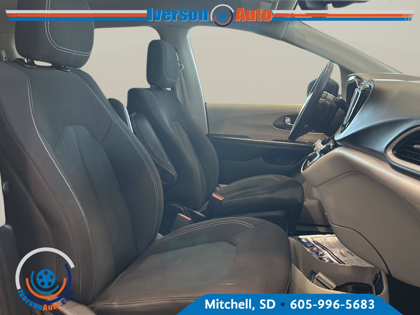 Used 2023 Chrysler Voyager LX FWD image 32