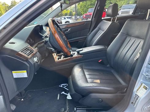 Used 2010 Mercedes-Benz E 550 Sedan image 5