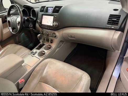 Used 2012 Toyota Highlander SE w/ Tow Pkg image 11