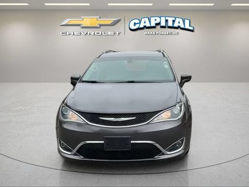 Used 2017 Chrysler Pacifica Touring-L Plus w/ Tire & Wheel Group FWD image 8