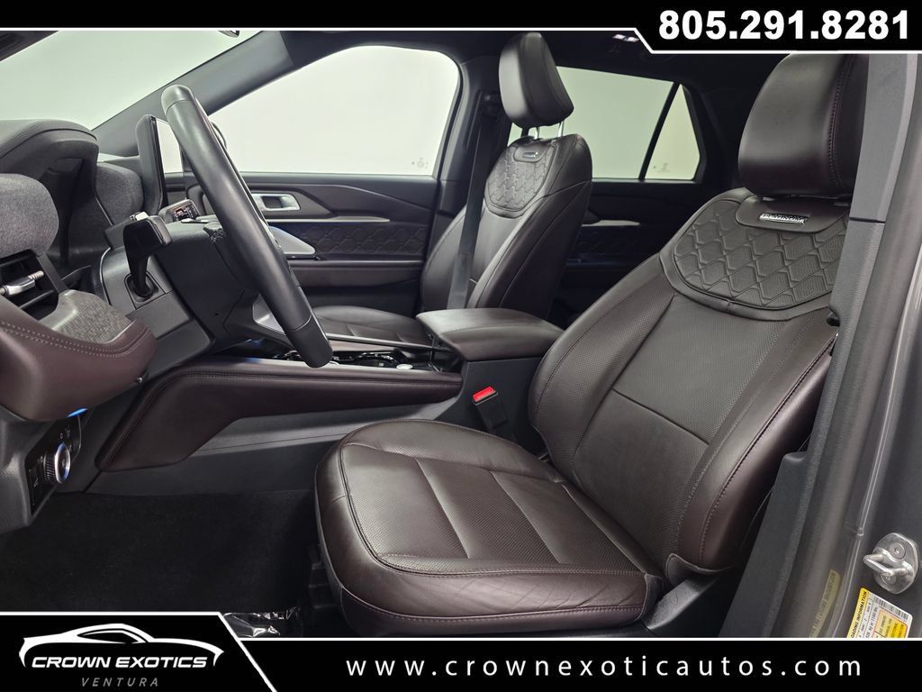 Used 2025 Ford Explorer Platinum w/ LUX Leather Package AWD/4WD image 28