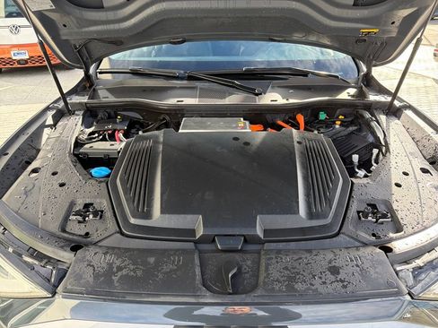 Used 2024 Audi Q8 e-tron Premium Plus w/ Premium Plus Package image 23