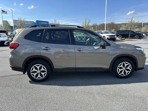 Used 2020 Subaru Forester Premium AWD/4WD image 8