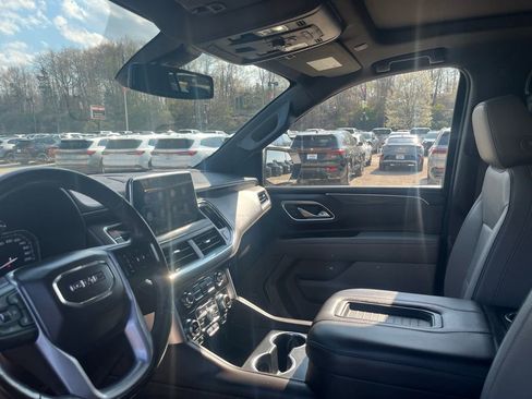 Used 2021 GMC Yukon XL SLT w/ Rear Media and Nav Package AWD/4WD image 22
