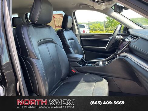 Used 2023 Jeep Grand Cherokee L Limited w/ Luxury Tech Group II AWD/4WD image 28