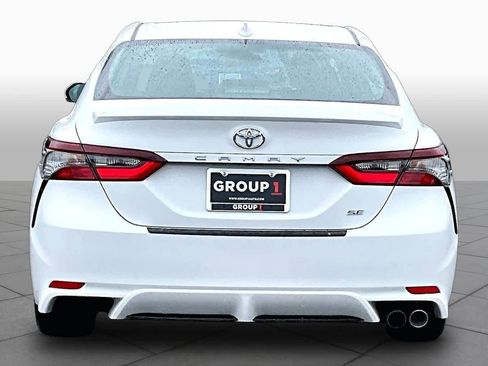 Used 2022 Toyota Camry SE w/ Convenience Package FWD image 4