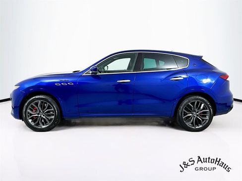 Used 2022 Maserati Levante Modena image 4
