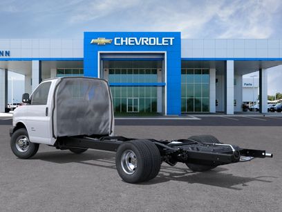 New 2025 Chevrolet Express 4500 w/ Power Convenience Package