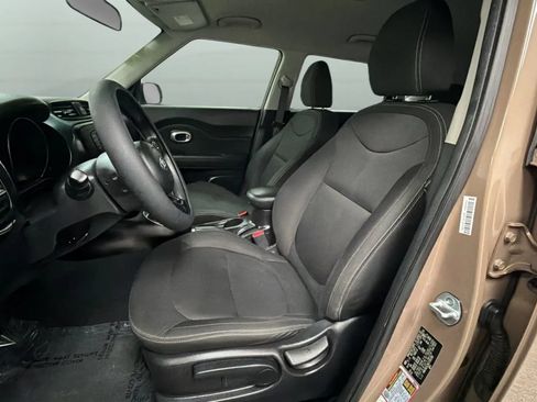 Used 2016 Kia Soul FWD image 19