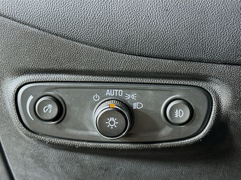Used 2021 Chevrolet Equinox LT FWD image 17