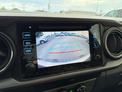 Used 2019 Toyota Tacoma TRD Off-Road w/ Technology Package AWD/4WD image 22