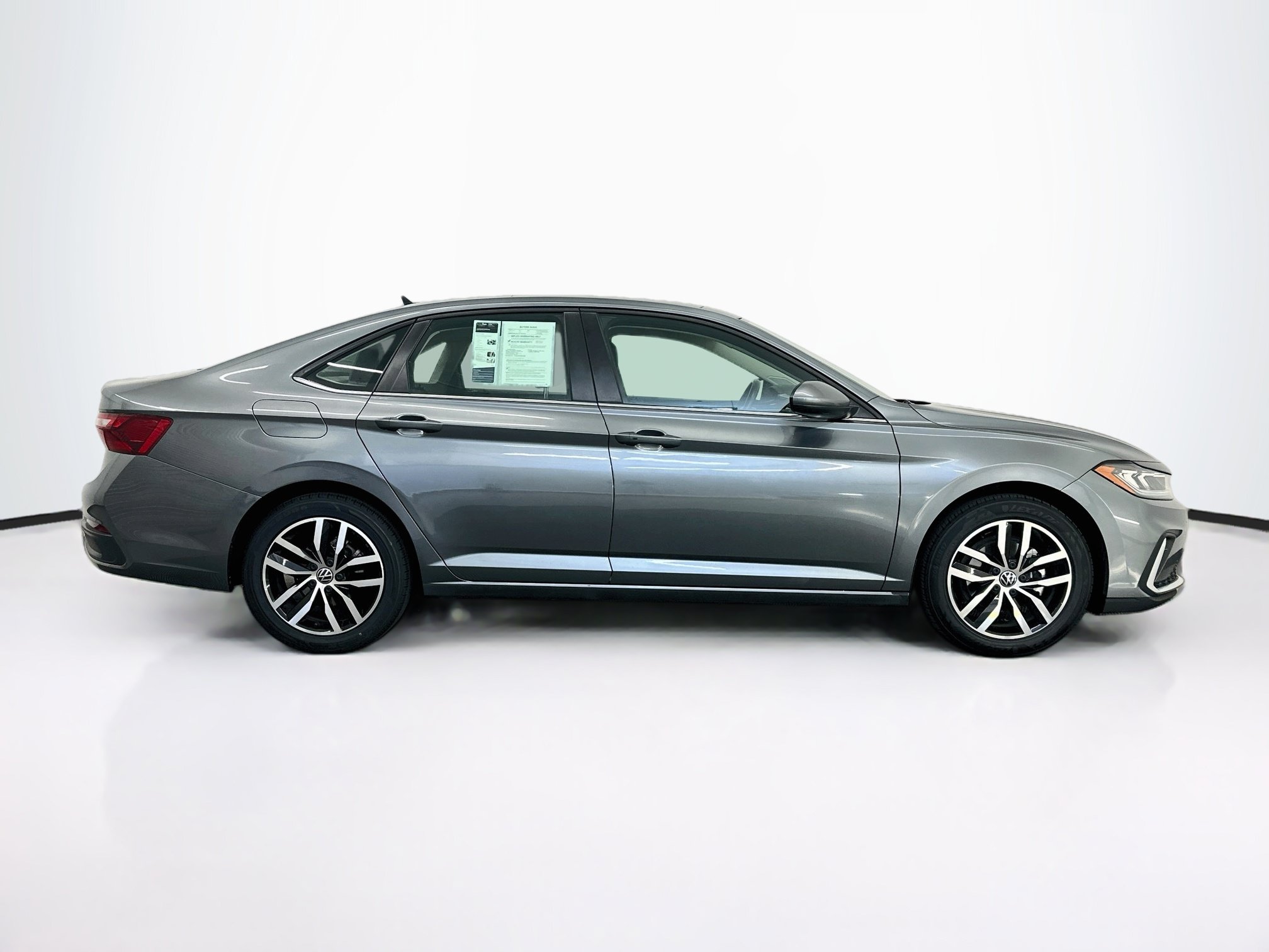Used 2025 Volkswagen Jetta SE FWD image 10