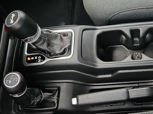 Used 2024 Jeep Wrangler Unlimited Sport AWD/4WD image 25