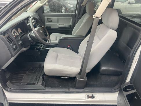 Used 2011 Dodge Dakota ST image 23