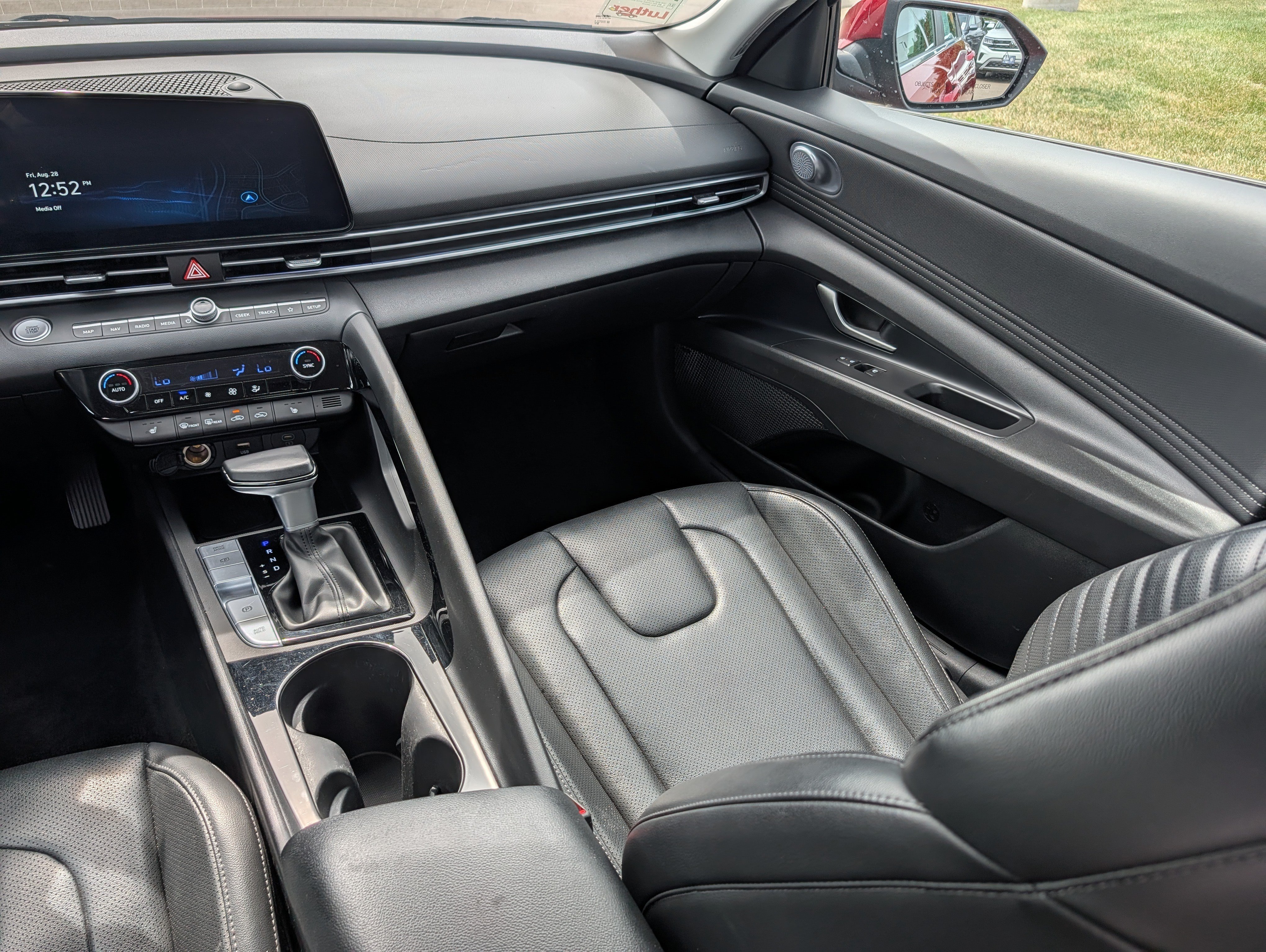 Used 2025 Hyundai Elantra Limited FWD image 11