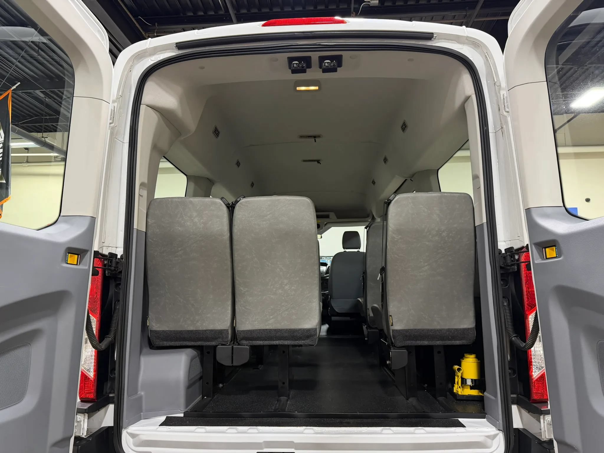 Used 2015 Ford Transit 150 XL RWD image 30