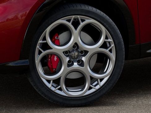 New 2025 Alfa Romeo Tonale w/ Premium Package AWD/4WD image 9